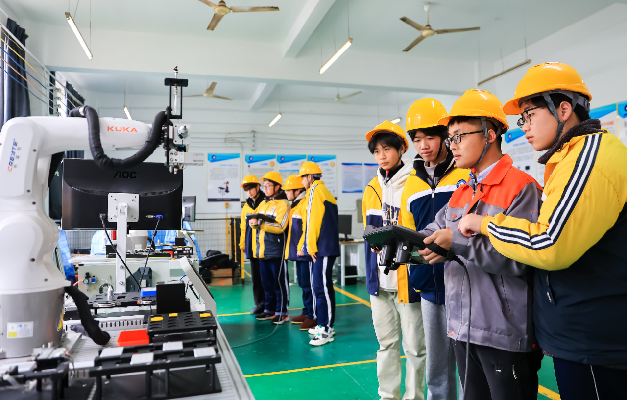 护航工业机器人行业发展工信部拟出台新规(图1)