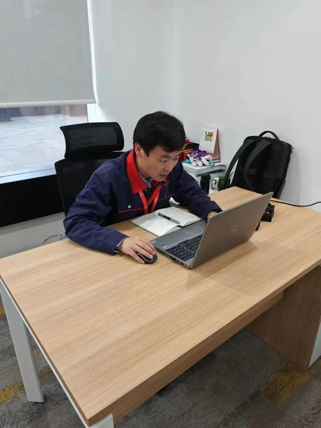 破解水泥行业难题！松江这名工匠设计的工业机器人大显身手(图4)