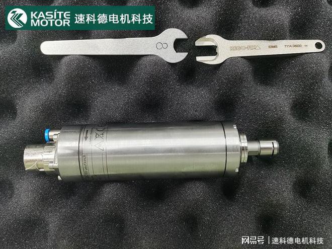 工业机器人装夹高速电主轴3mm注塑件切割技术方案(图1)