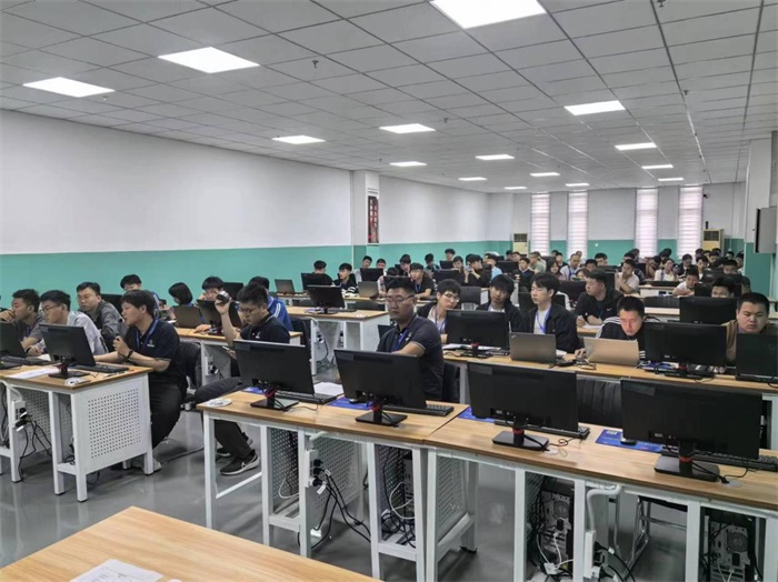 引航职业教育培育新质生产力——河北“工业机器人安装与编程”中职赛前培训盛大开班(图3)