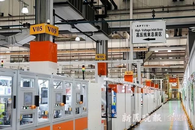 380台工业机器人“群舞”智能工厂使企业综合运营成本降约30%(图2)