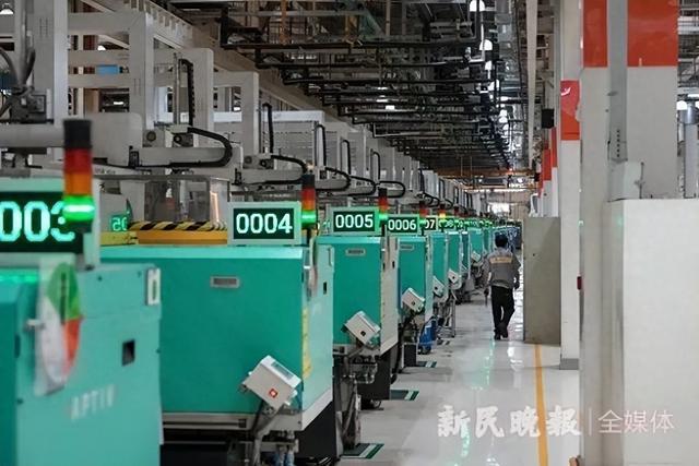 380台工业机器人“群舞”智能工厂使企业综合运营成本降约30%(图1)