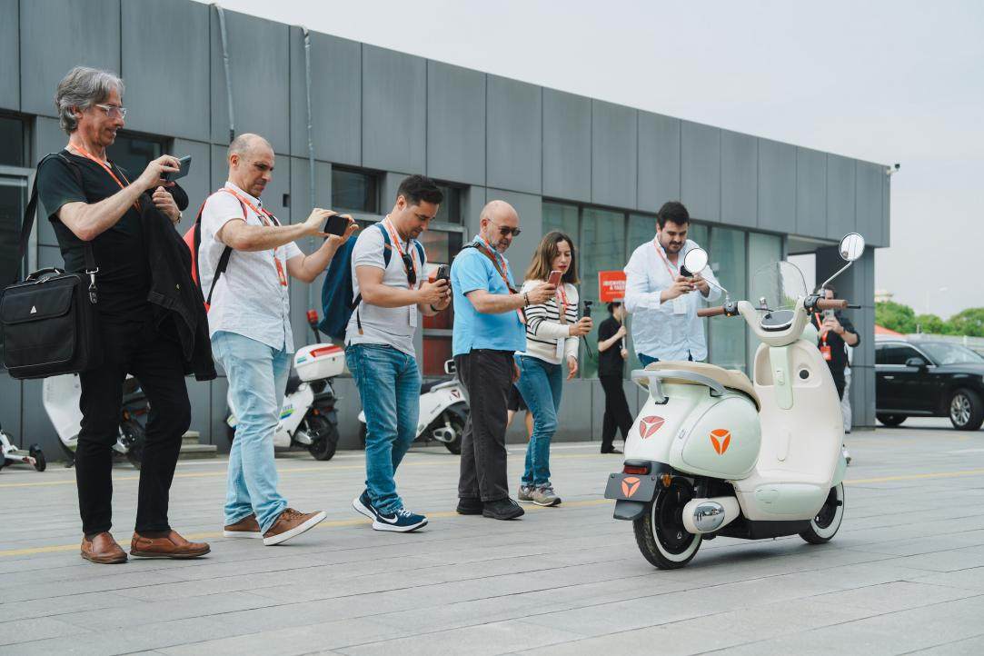 震撼！从15家欧洲媒体齐聚雅迪看中国品牌“智造”新高度(图2)