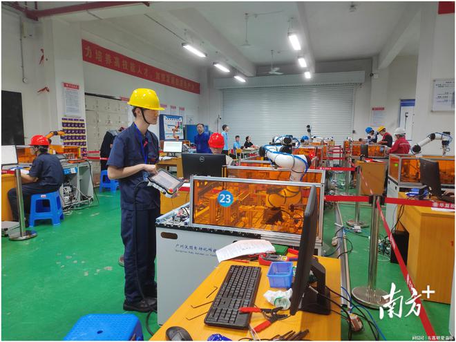 比拼新技能！237名选手为工业机器人“看病开方”(图2)
