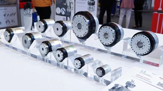 身高1米7、体重48公斤！这款机器人出自闵行一位95后将用于……(图3)