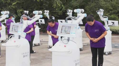 萝卜出征！美业AI机器人员工下线入职静博士引领智能服务新风尚(图3)
