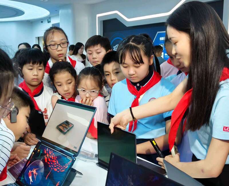 合肥红领巾科普讲堂走进智能制造工厂(图2)