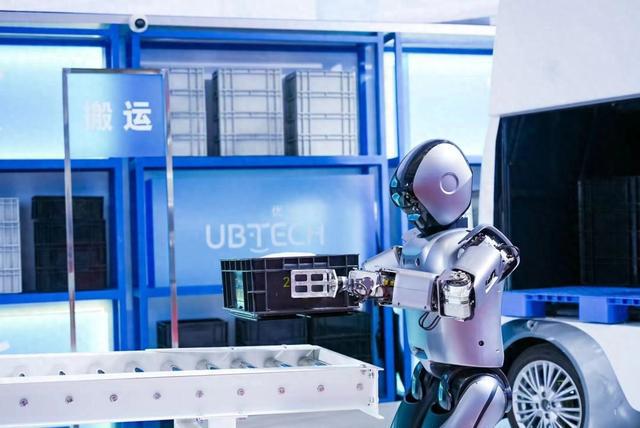 优必选推出人形机器人工业场景解决方案(图1)