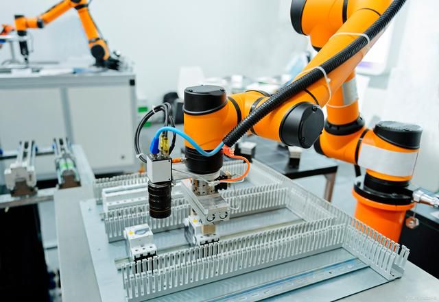 智能制造与未来科技：机械设备、电子产品的关键角色(图1)