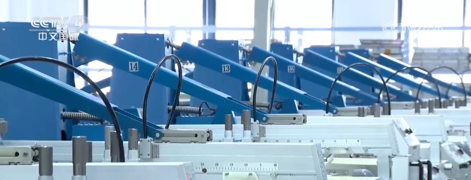 我国机器人市场应用加速拓展工业机器人装机量占全球比重超50%(图4)