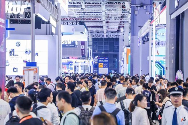 中国协作机器人进入苹果链开抢“四大家族”上岗机会？可到工博会求真相……(图1)