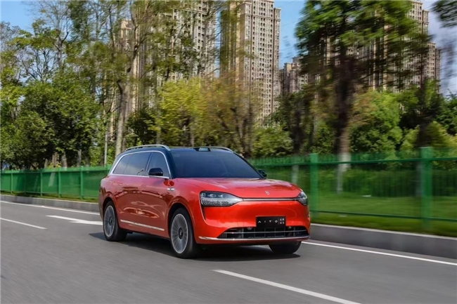 2024新汽车年度盛典开幕何利扬分享智能制造体系力的重要性(图2)