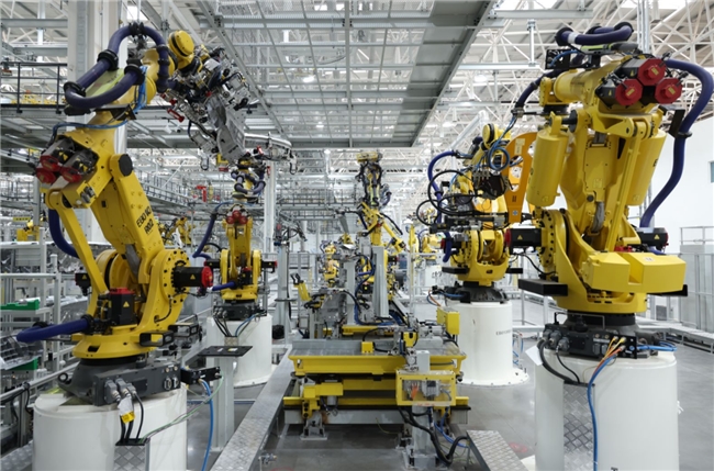 2024新汽车年度盛典开幕何利扬分享智能制造体系力的重要性(图3)