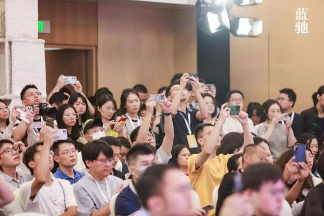 2024世界机器人大会热门论坛探索具身智能技术落地之路(图1)