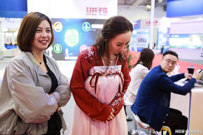 女性仿生机器人面世售价10万直接售罄外观真实还能生育？(图3)