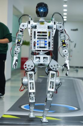 售价88万！又一国产人形机器人发售2025行业放量“前景明确”(图2)