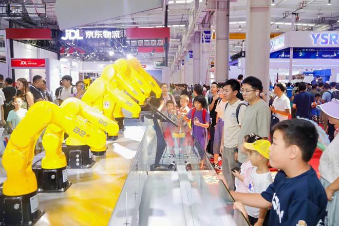 对话蓝驰创投合伙人曹巍：大模型和工业机器人结合不是伪命题｜甲子光年(图2)