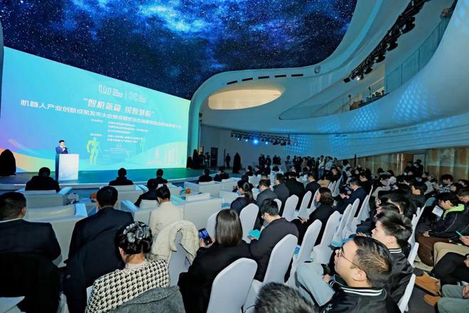 国内首款！“成都造”人形机器人产品矩阵正式亮相(图1)