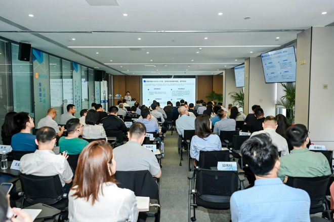 共探AI+工业软件如何赋能制造未来广东DeepSeek思享会—黄埔智造工软未来成功举办(图2)