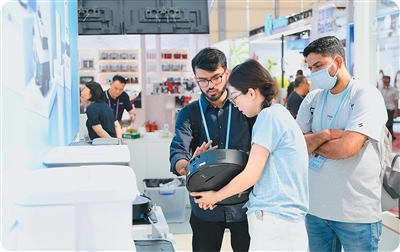 中国服务机器人何以在全球脱颖而出（国际论道）(图1)