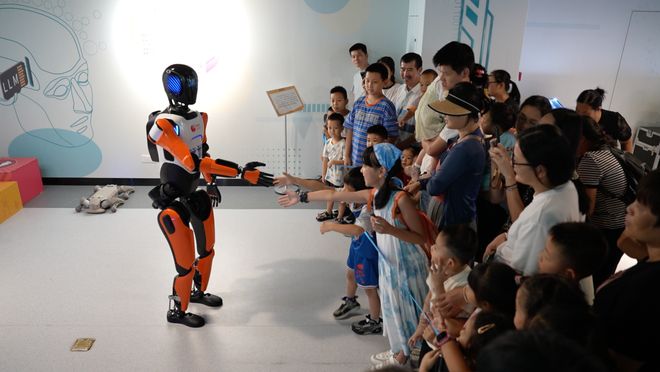 VR+AI+人形！东莞机器人家族又“上新”！(图5)
