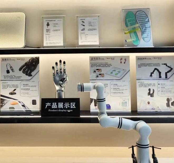 VR+AI+人形！东莞机器人家族又“上新”！(图7)