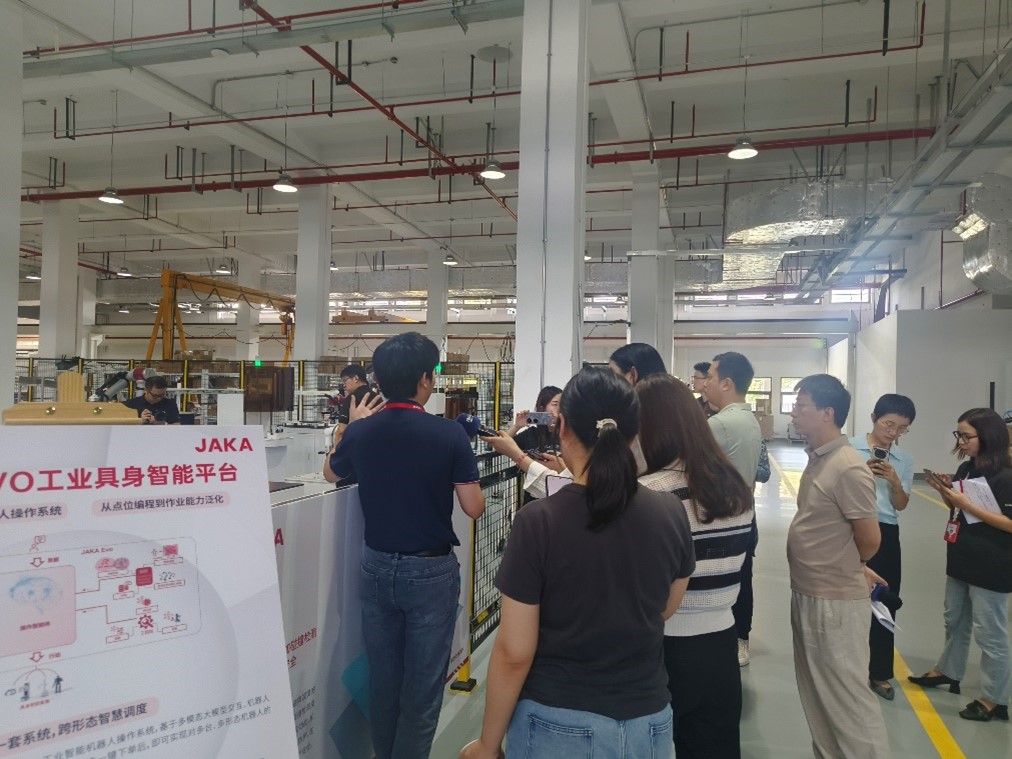 2025工博会抢先看：AI赋能“微米级精度”智造、“和睦系统”护航能源创新(图1)