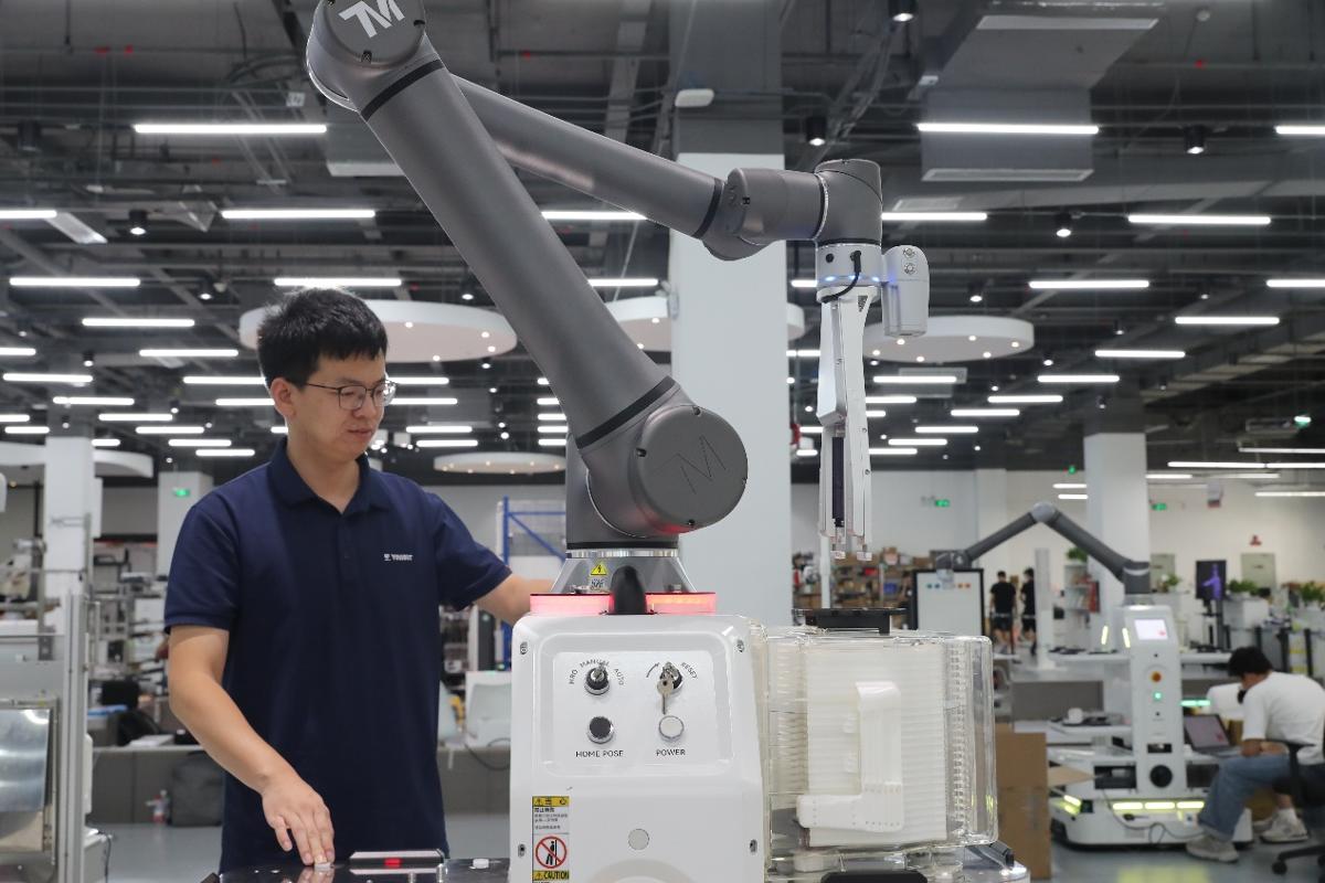 赵万秋：从西安交大实验室到百亿“小巨人”国产移动机器人的交大答卷(图1)