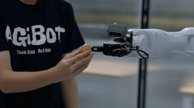 智元发布工业级交互式具身作业机器人精灵G2已获数亿元订单(图2)