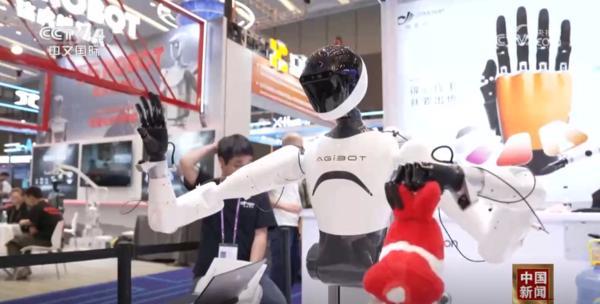 “科技感满满”的机器人亮相广交会全方位展示“中国智造”硬核实力(图5)