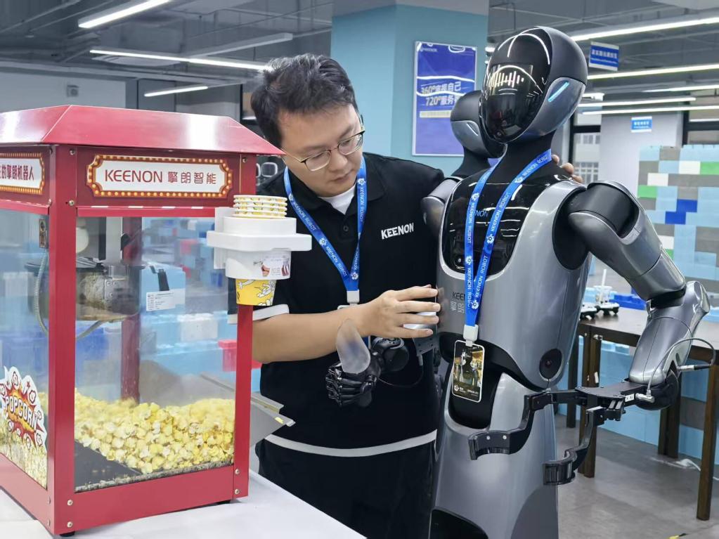 新华鲜报丨“向新力”到“向心力”！一线感知中国外贸外资活力(图2)