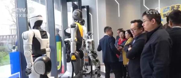 从实验室到生产线从概念到量产我国机器人产业“聚链成势”全面发力(图1)
