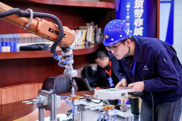 北京经开区举办工业机器人系统运维员竞赛(图3)