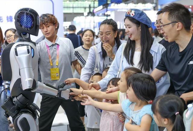 好评中国丨“智能经济”势如破竹为经济注入“智慧芯”(图1)