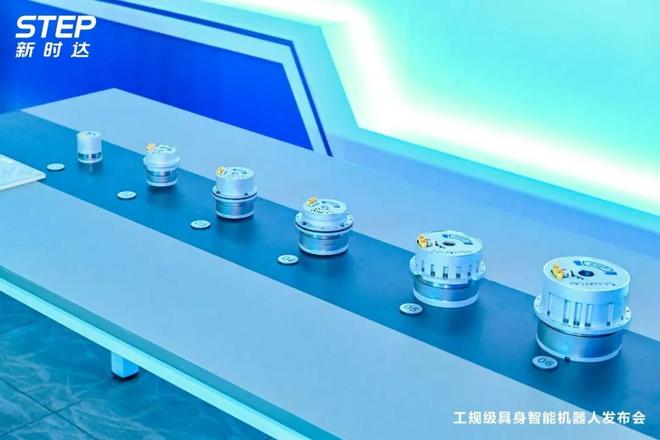 新时达工规级具身智能机器人登场定义工业智能新标准(图2)