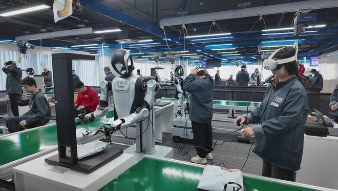 打造人形机器人“数智引擎”！青岛启用人形机器人数据采集训练场(图4)