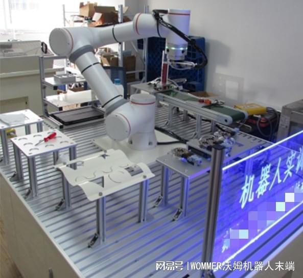 智能工业机器人实训性价比高智造未来新篇！(图1)