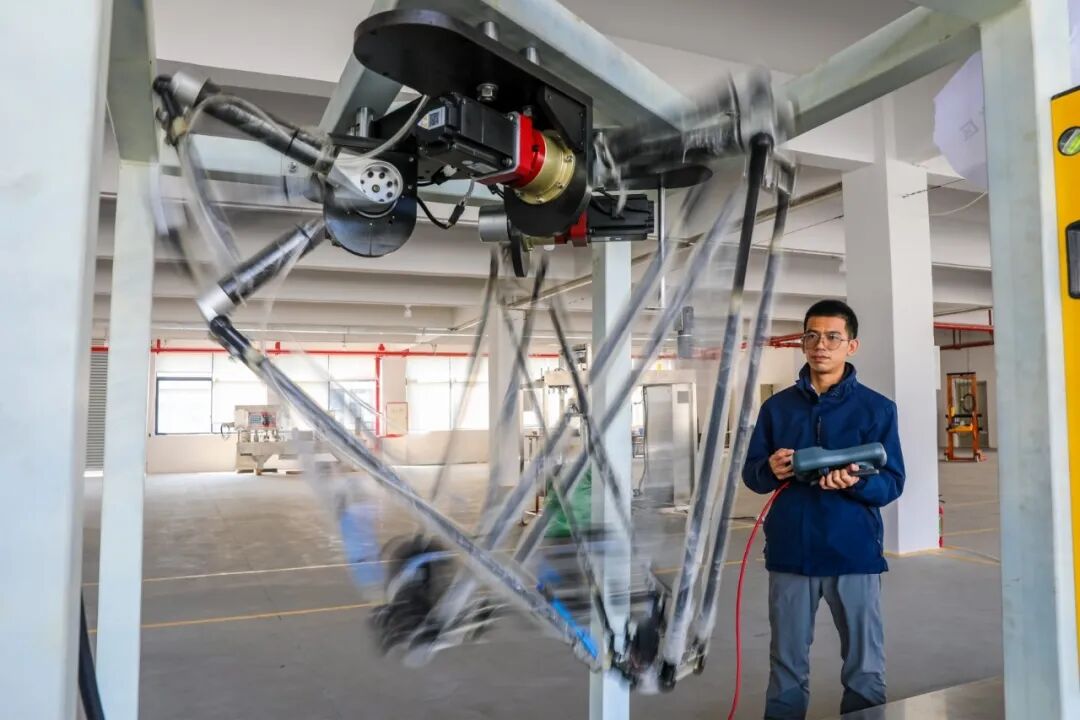 “订单爆满春节前停止接单”！这里的机器人各有绝活(图1)