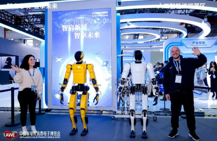 AWE2026现场直击开普勒K2“大黄蜂”双展区亮相工业级人形机器人实力吸睛(图1)
