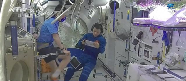 中国“太空之家”工作周记不断“更新”机器人“小航”实力“抢镜”(图1)