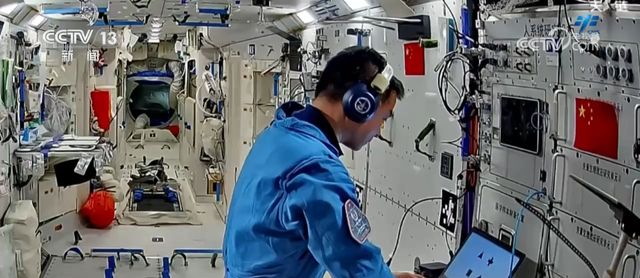 中国“太空之家”工作周记不断“更新”机器人“小航”实力“抢镜”(图2)