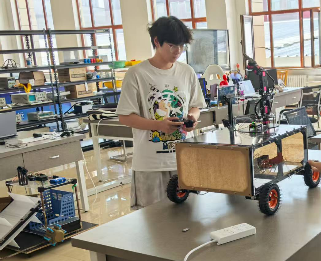 长春科技学院在第27届中国机器人及人工智能大赛省赛中获佳绩(图1)