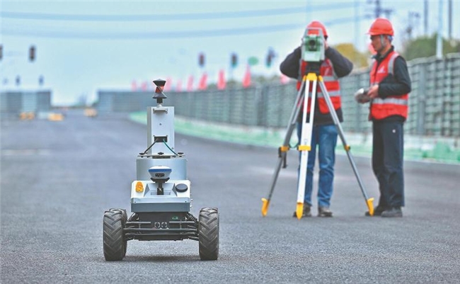 国产首款道路几何参数检测机器人亮相科交会道路验收进入“CT扫描”时代(图4)